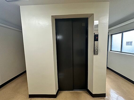 エレベーターが...
