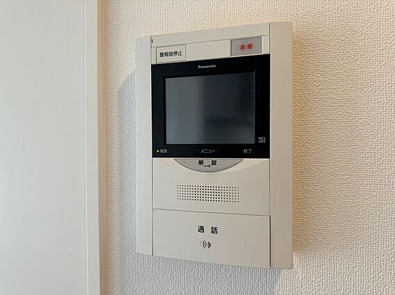 来訪者の様子を...