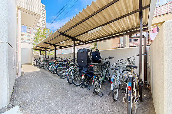 駐輪場も綺麗に...