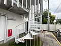 共用部の階段で...