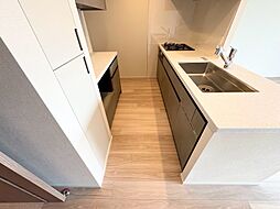 使いやすくスタイリッシュなキッチン空間になっております。