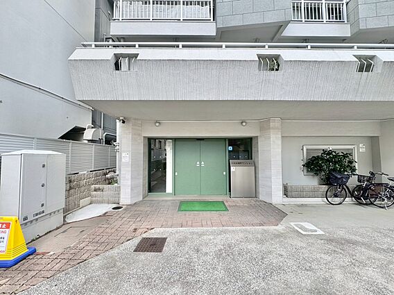 上質感漂う玄関...