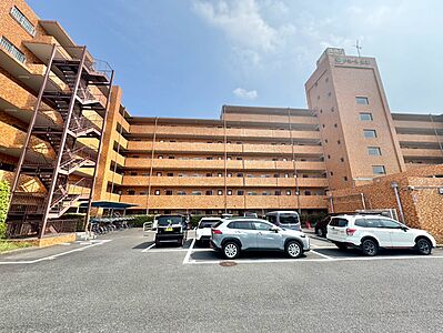 外観:飽きのこないシンプルモダンな外観です。 外観:飽きのこないシンプルモダンな外観です。