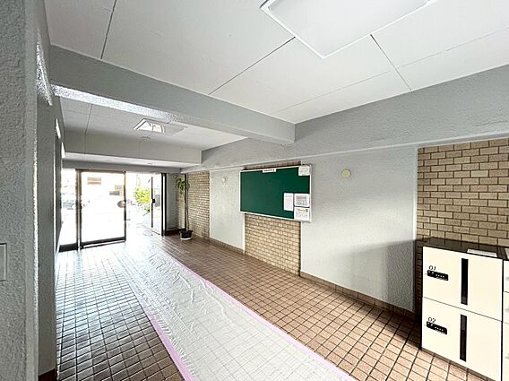 館内は静寂な中...