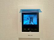 誰が来てもわかる様にモニター付きインターホンを設置。