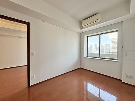 清かで艶やかな時間をもたらしてくれる室内です。