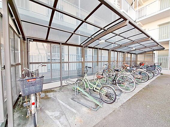 駐輪場も綺麗に...