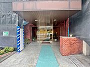 上質感漂う玄関アプローチです。