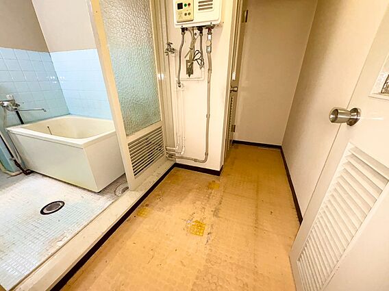 十分な広さの脱...