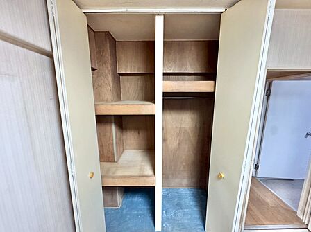 収納スペースが付いていて、お部屋を広く使っていただけます。