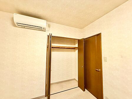 収納スペースが付いていて、お部屋を広く使っていただけます。