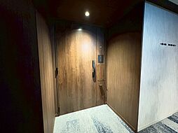 清潔感のある落ち着いた雰囲気の玄関です。