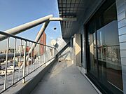 朝の澄んだ空気や、夕方に吹く清々しい風を感じられるバルコニー。