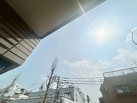 陽当たり・通風・開放感に恵まれた環境です。