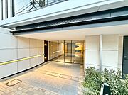 上質感漂う玄関アプローチです。