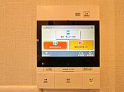 誰が来てもわかる様にモニター付きインターホンを設置。