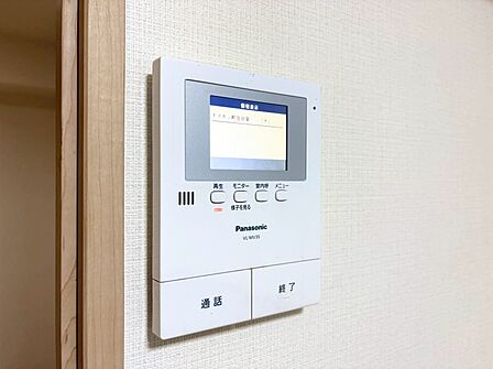 誰が来てもわかる様にモニター付きインターホンを設置。