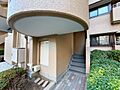 共用部の階段で...