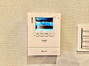誰が来てもわかる様にモニター付きインターホンを設置。