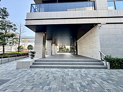 上質感漂う玄関アプローチです。