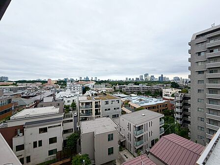 眺望や窓からの景色が良いと、家で過ごす時間も快適です。