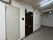 清潔感のある落ち着いた雰囲気の玄関です。