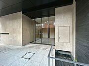 上質感漂う玄関アプローチです。