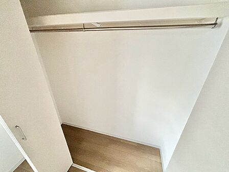 家電やスーツケース、ストック品など何でも片付く嬉しい空間です。
