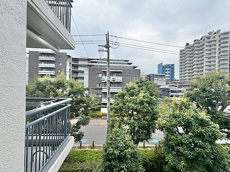 眺望や窓からの景色が良いと、家で過ごす時間も快適です。