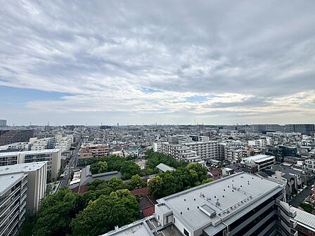 眺望や窓からの景色が良いと、家で過ごす時間も快適です。