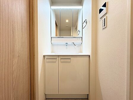清潔感を感じられる洗面化粧台。