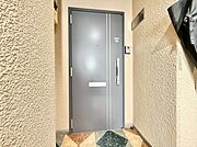 清潔感のある落ち着いた雰囲気の玄関です。