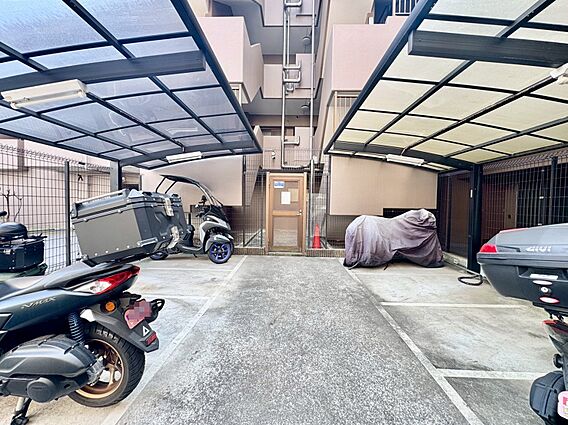バイク置き場も...