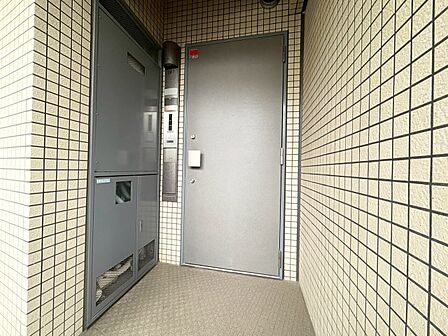清潔感のある落ち着いた雰囲気の玄関です。