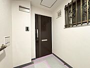 清潔感のある落ち着いた雰囲気の玄関です。