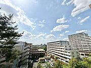 陽当たり・通風・開放感に恵まれた環境です。