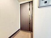清潔感のある落ち着いた雰囲気の玄関です。