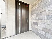 清潔感のある落ち着いた雰囲気の玄関です。