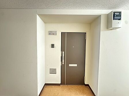 清潔感のある落ち着いた雰囲気の玄関です。