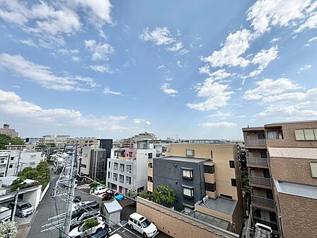 眺望や窓からの景色が良いと、家で過ごす時間も快適です。