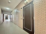 清潔感のある落ち着いた雰囲気の玄関です。