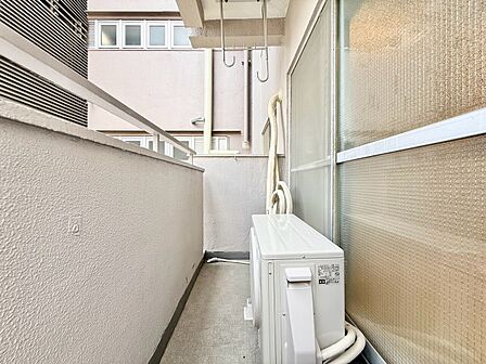 朝の澄んだ空気や、夕方に吹く清々しい風を感じられるバルコニー。