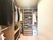 家電やスーツケース、ストック品など何でも片付く嬉しい空間です。
