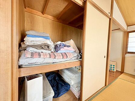 家電やスーツケース、ストック品など何でも片付く嬉しい空間です。