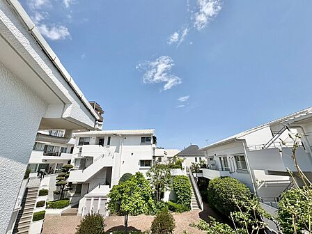 陽当たり・通風・開放感に恵まれた環境です。