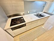 使いやすくスタイリッシュなキッチン空間になっております。