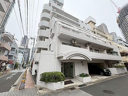 飽きのこないシンプルモダンな外観です。