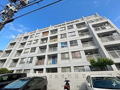 外観:飽きのこないシンプルモダンな外観です。 外観:飽きのこないシンプルモダンな外観です。