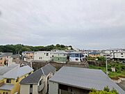 陽当たり・通風・開放感に恵まれた環境です。