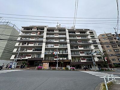 外観：飽きのこないシンプルモダンな外観です。